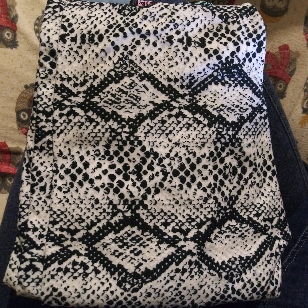 Lularoe snake print leggings size 2-10